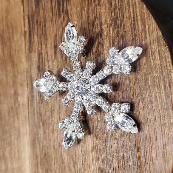 B827 star crystal‎ Snowflake brooch sparkly - Picture 1 of 3